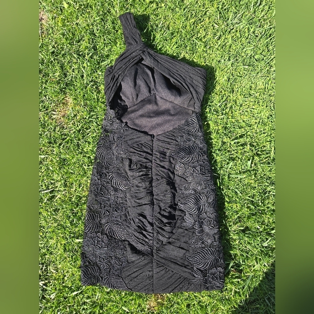 La Femme Black, One Shoulder Dress Size 2 - Picture 2 of 4